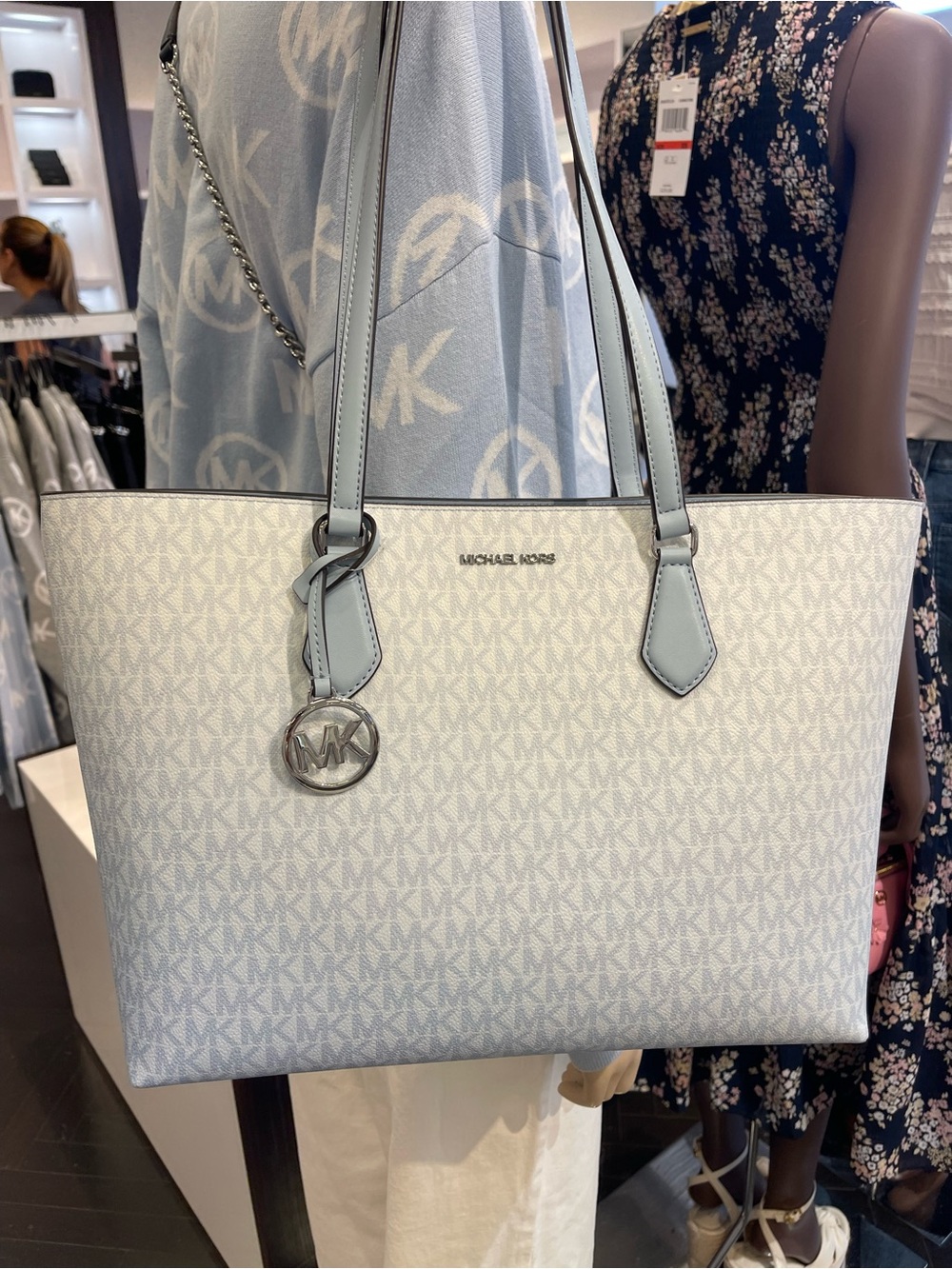 MICHAEL MICHAEL KORS SHEILA
Pale Ocean LG TOTE bag & Double Zip Ombré Lg Wallet - Picture 13 of 16